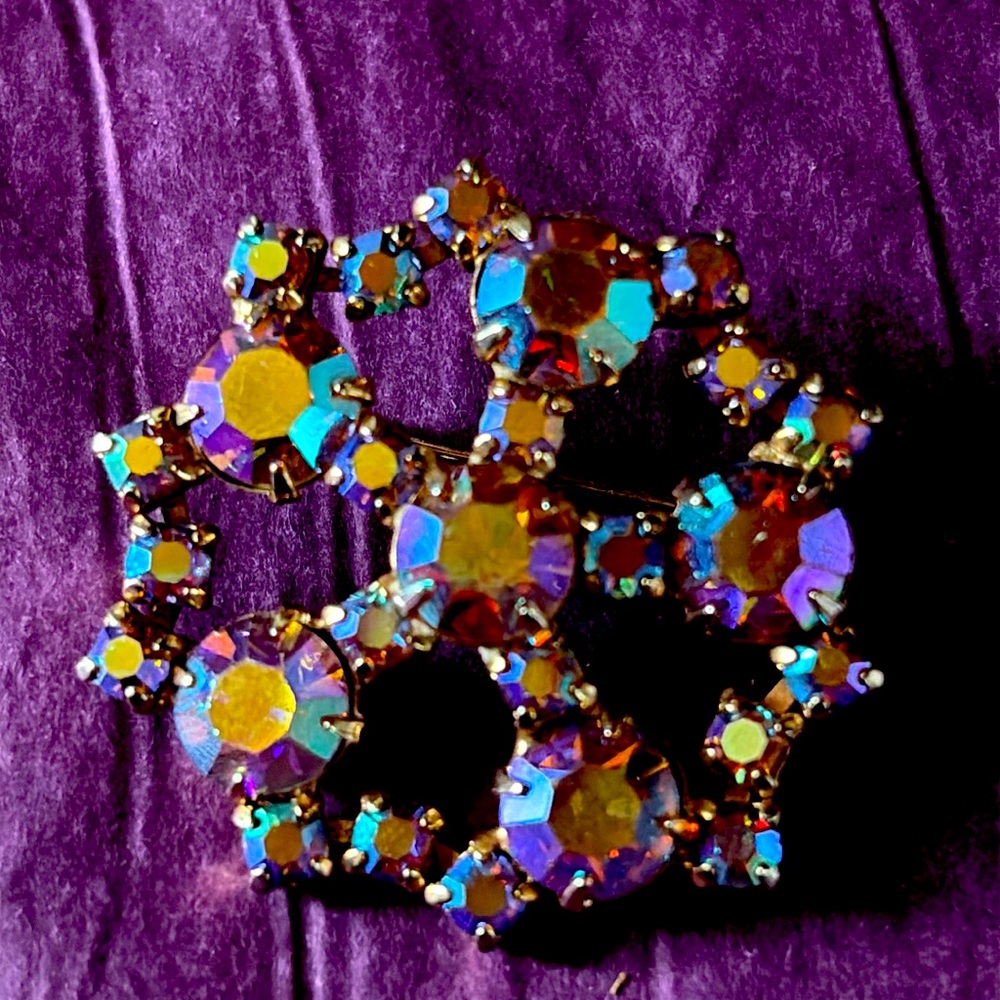 Coro borealis, vintage signed brooch